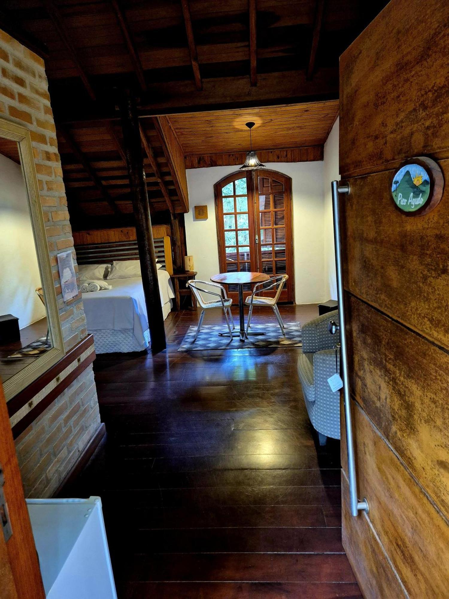 Pássaro de Fogo Santo Antônio do Pinhal Exterior foto